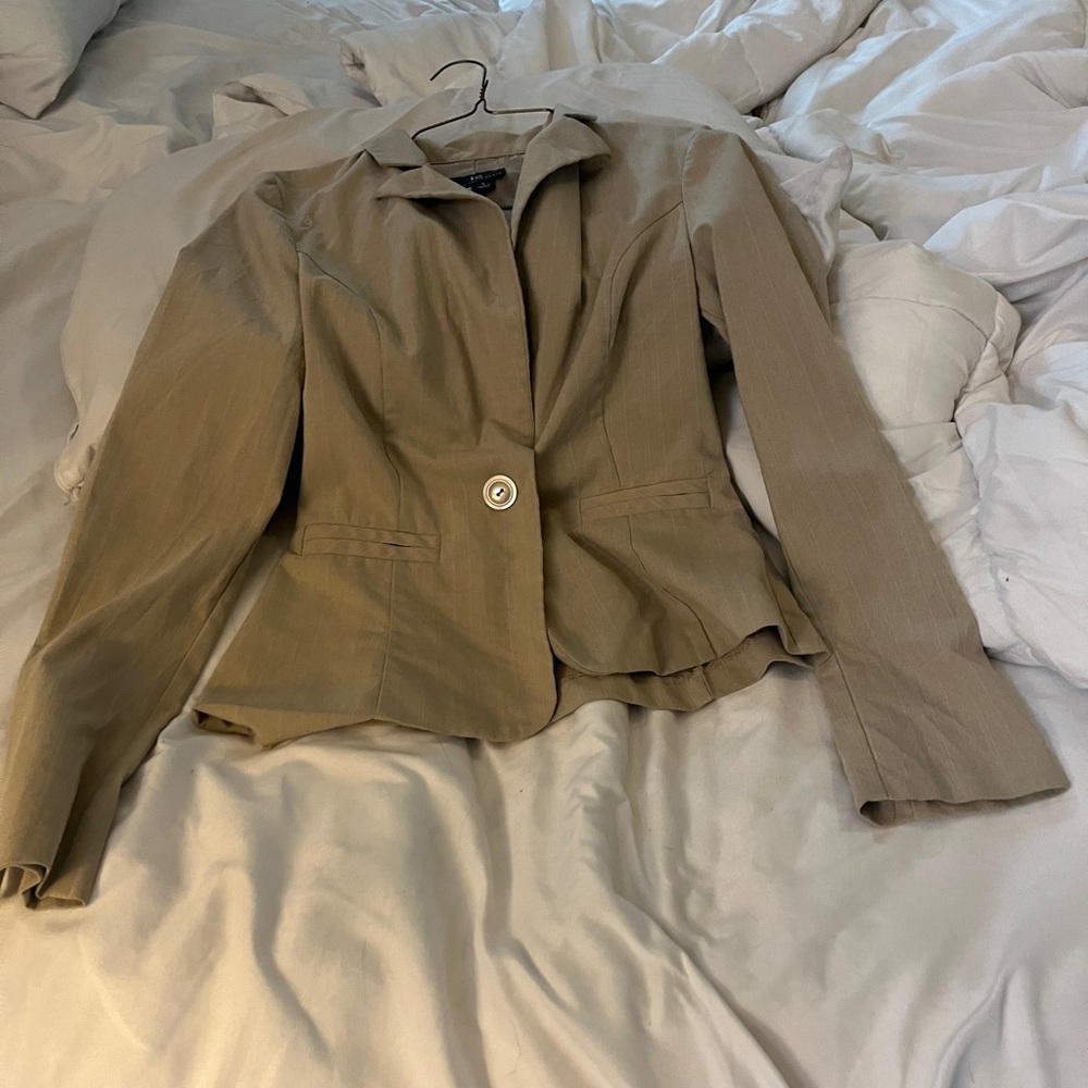 Tan Suit Set - Picture 10 of 11